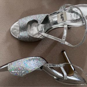 Cute and great condition wedding or prom heels very glittery